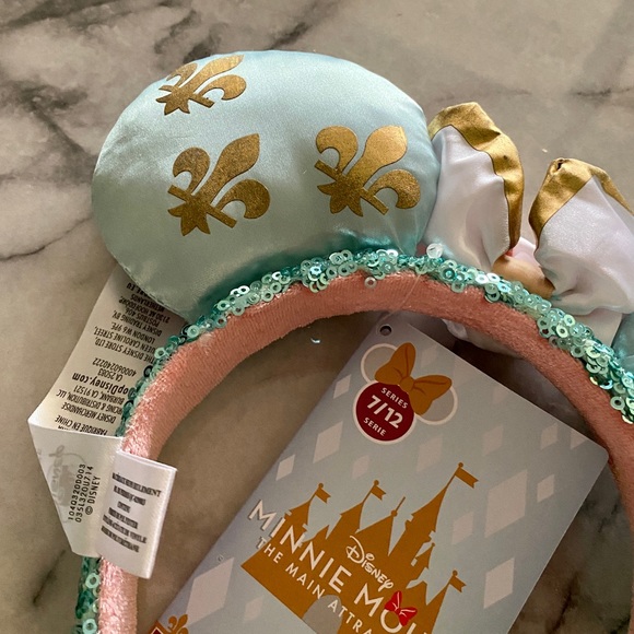 Disney Main Attraction King Arthur’s Carousel Minnie Ears - Picture 7 of 8